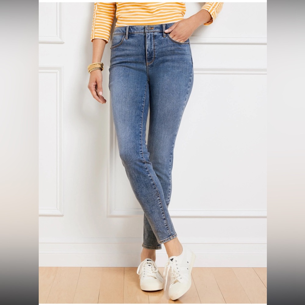 LIKE NEW! TALBOTS JEGGINGS - HAMPTON WASH